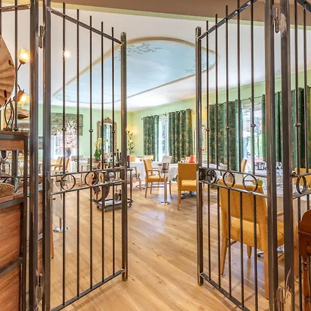 Logis La Bastide De & Restaurant La Chenaie Otel 3*
