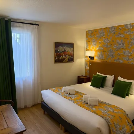 Logis La Bastide De & Restaurant La Chenaie Otel Grignan