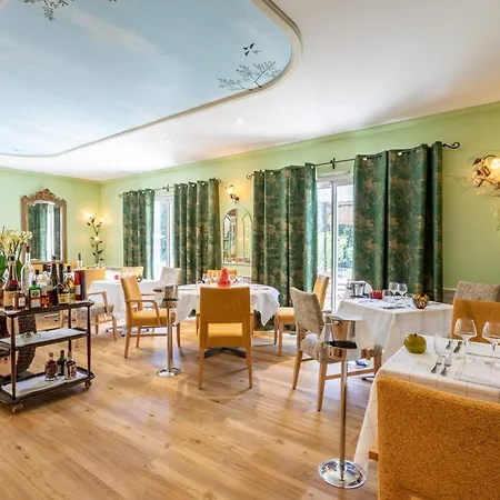 Logis La Bastide De & Restaurant La Chenaie Grignan