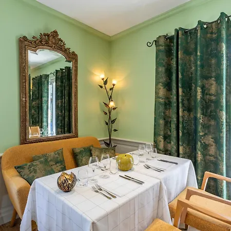 Logis La Bastide De & Restaurant La Chenaie Otel 3*